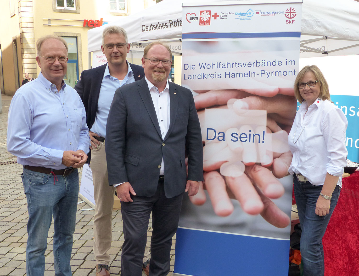 Thomas Müller, neuer Vorstand des DRK-Kreisverbandes Weserbergland e.V. war mit Andreas Besser, Friedrich-Wilhelm Kaup und Anke Fuchs beim Tag der AWO dabei. 