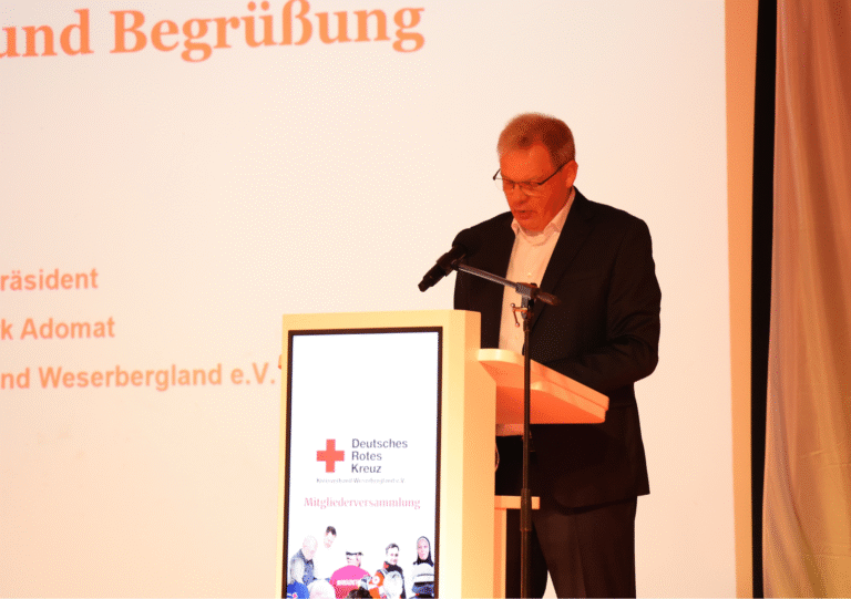 DRK-Präsident Dirk Adomat bei seiner Begrüßung
