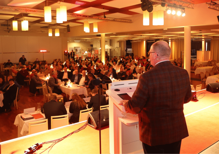 Vorstandsvorsitzender Thomas Müller stellte die Bereiche der Kinder- und Jugendarbeit vor